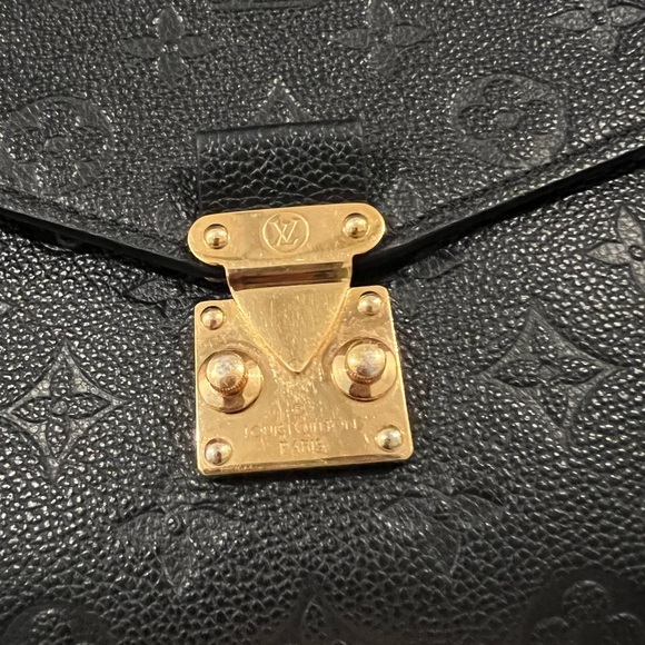 Excellent condition. Will come with a bandeau that I bought it with. - Picture 6 of 12